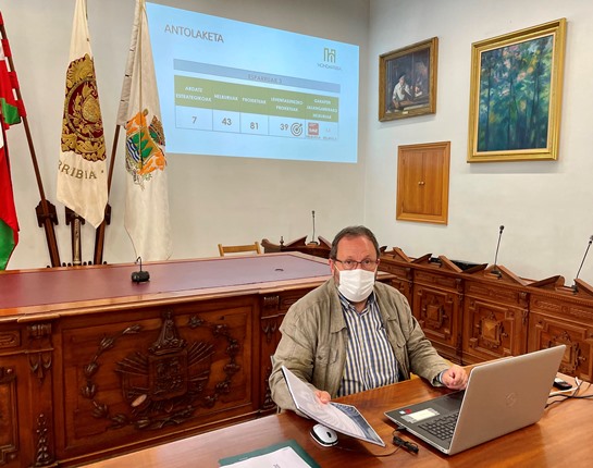  El Alcalde Txomin Sagarzazu presenta la actualización del Plan de Mandato condicionado por la pandemia