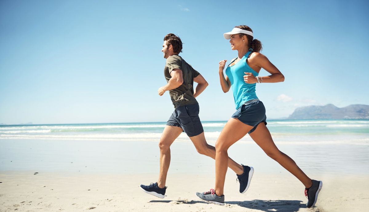 Beneficios de correr en la playa o sunning